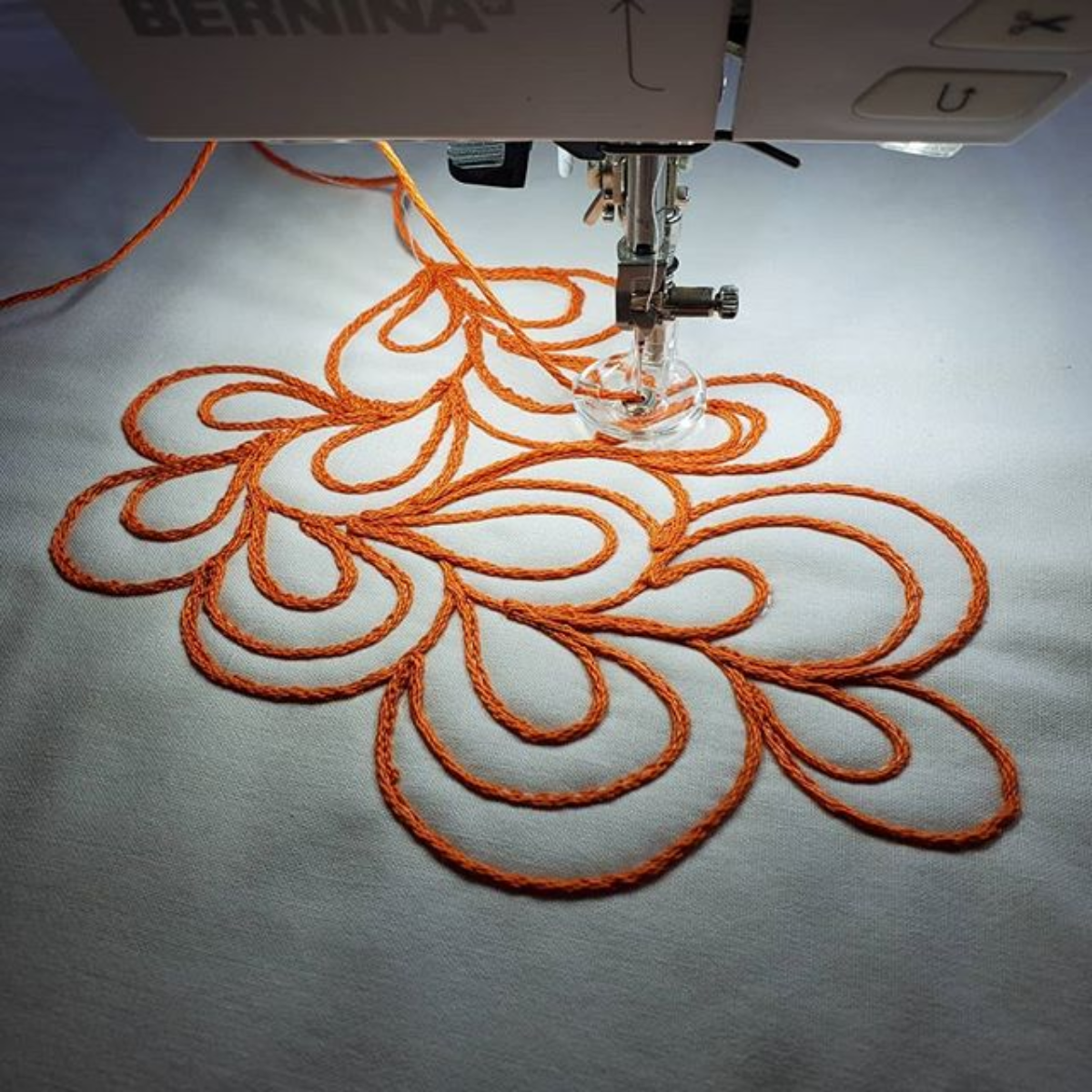 Bernina Piedino per applicare cordoncini a mano libera #43