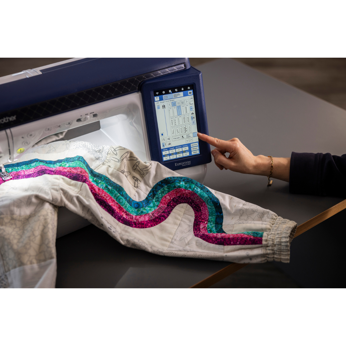 Brother Expedition Innov-is BX1 Macchina per Ricamo, Cucito e Quilting Elettronica