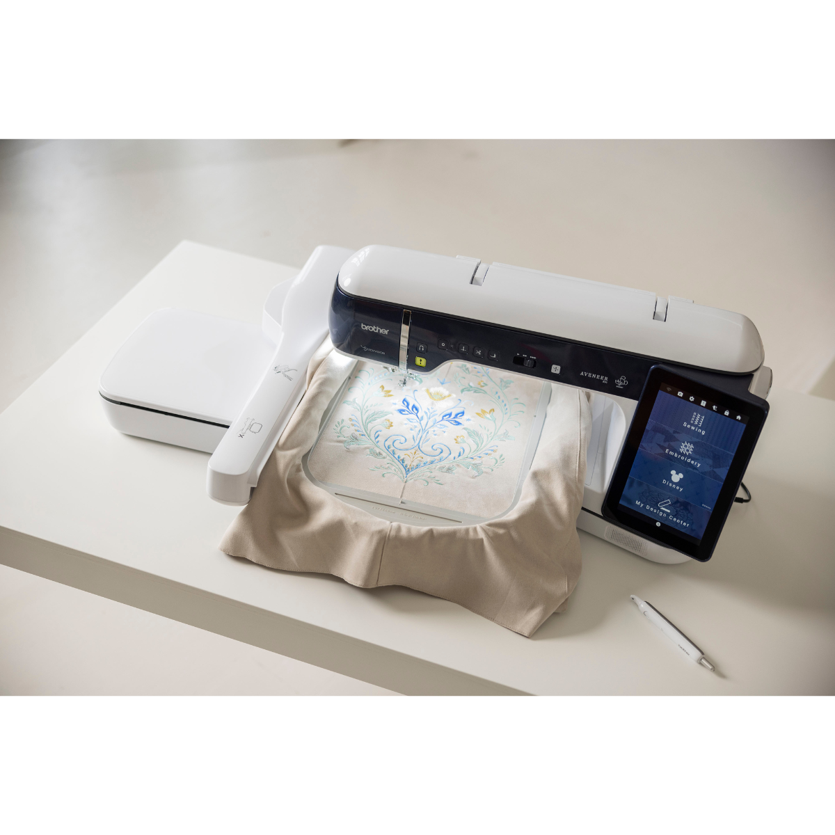 Brother Aveneer EV1  Macchina per cucire e ricamo Elettronica