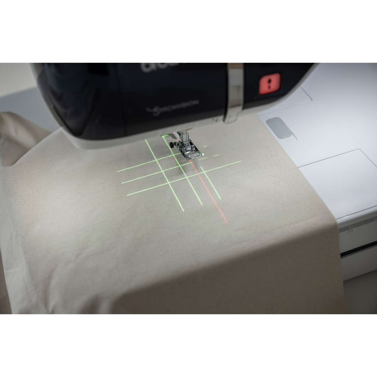 Brother Aveneer EV1  Macchina per cucire e ricamo Elettronica