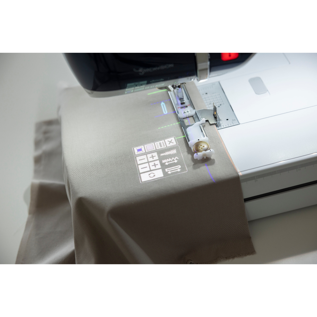 Brother Aveneer EV1  Macchina per cucire e ricamo Elettronica