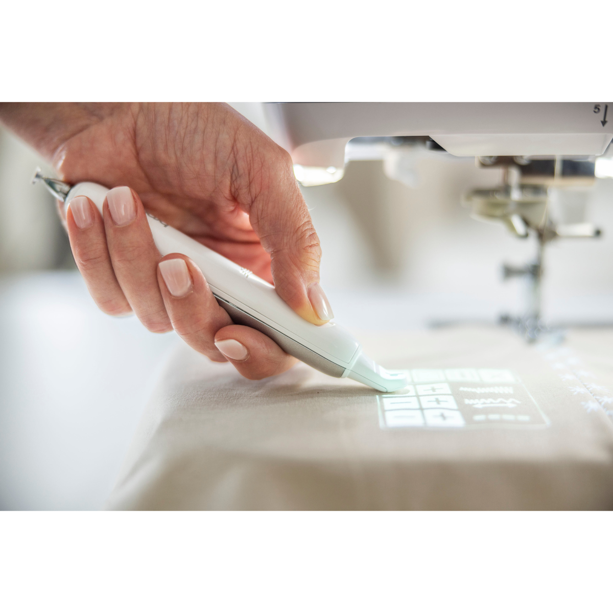 Brother Aveneer EV1  Macchina per cucire e ricamo Elettronica