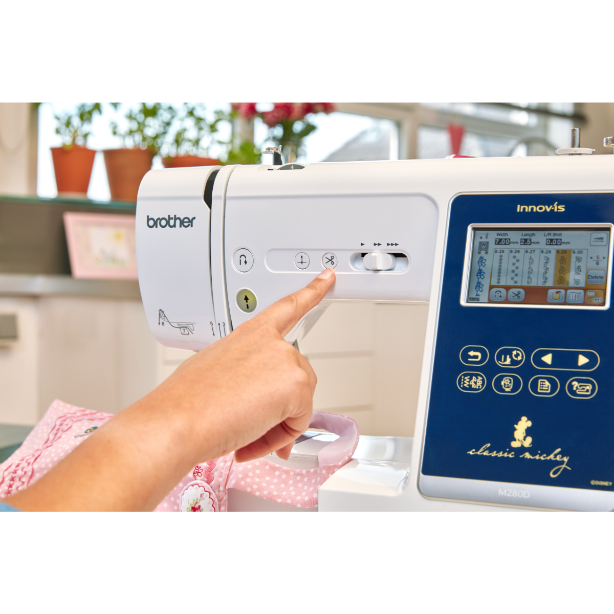 Brother Innov-is M 280D Macchina per cucire e ricamo Elettronica