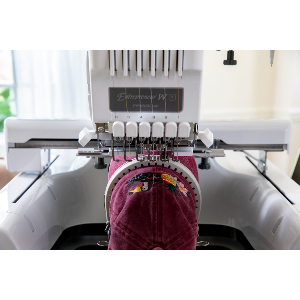 Brother PR 680W  Macchina da ricamo a braccio libero professionale