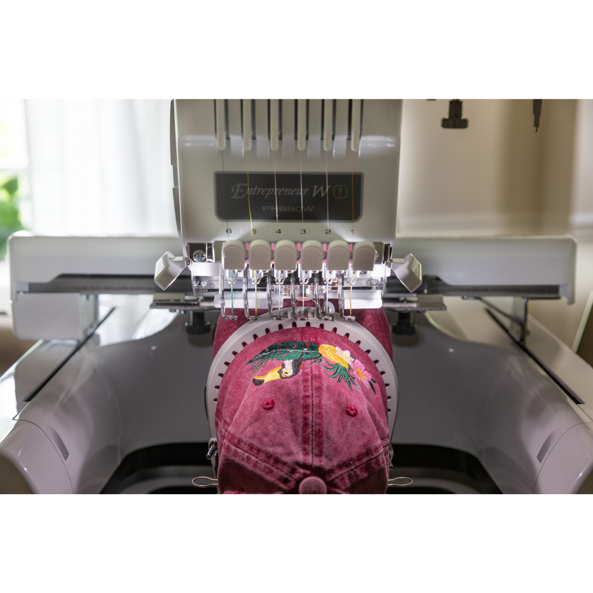 Brother PR 680W  Macchina da ricamo a braccio libero professionale