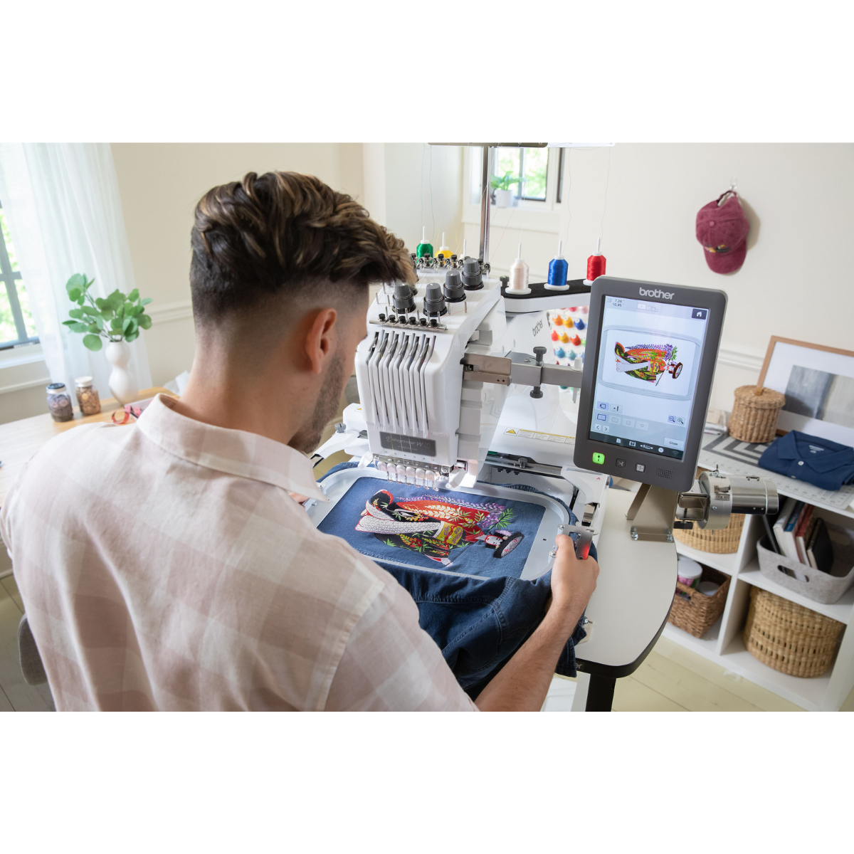 Brother PR 680W  Macchina da ricamo a braccio libero professionale