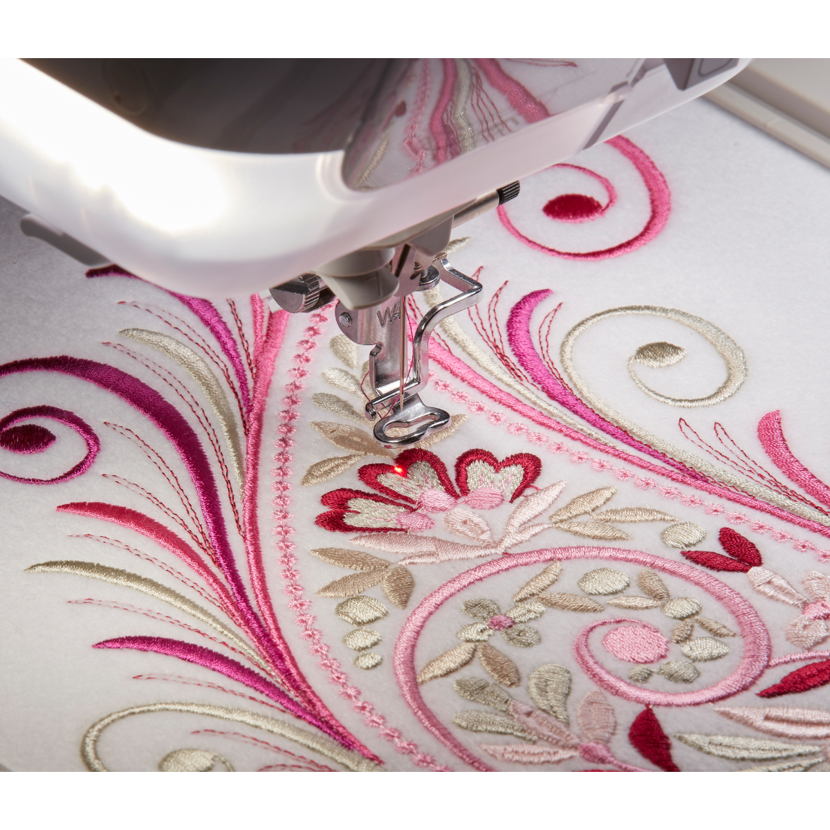 Brother Innov-is V3LE Limited Edition Macchina da ricamo