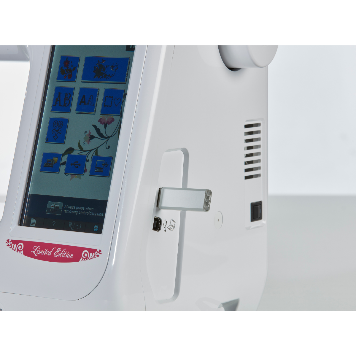 Brother Innov-is V3LE Limited Edition Macchina da ricamo