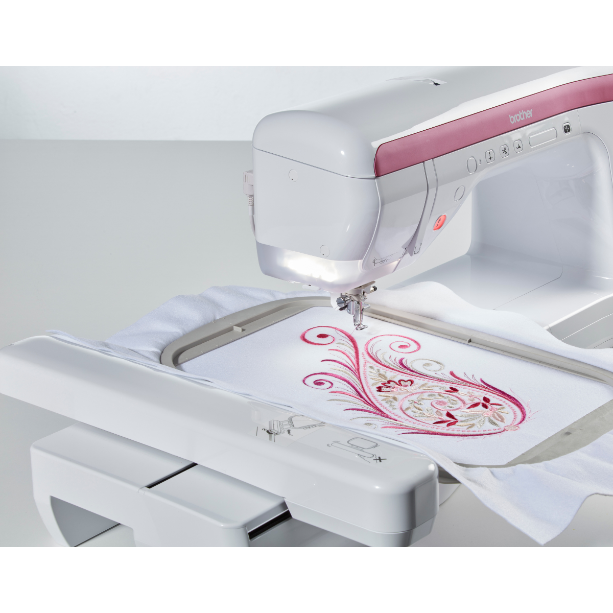 Brother Innov-is V3LE Limited Edition Macchina da ricamo