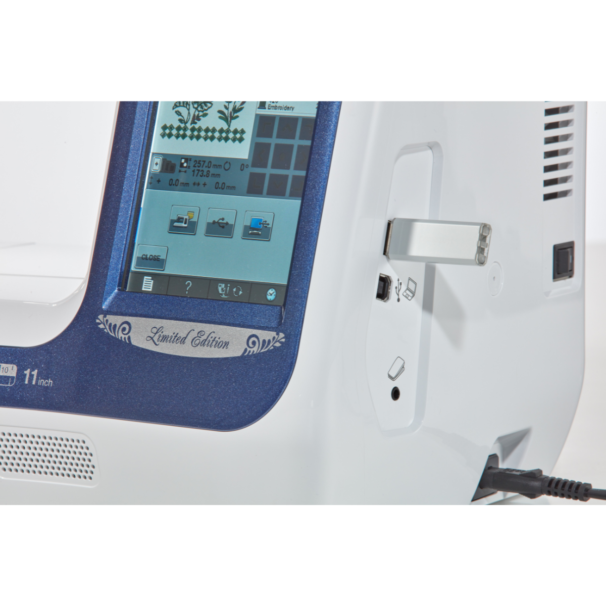 Brother Innov-is V5LE Macchina per cucire e ricamo Elettronica