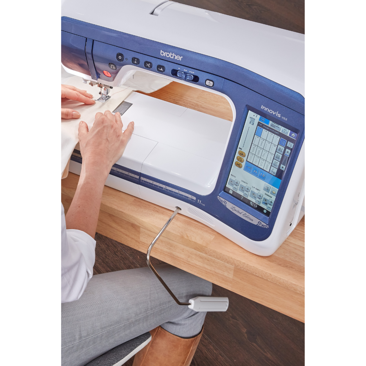 Brother Innov-is V5LE Macchina per cucire e ricamo Elettronica