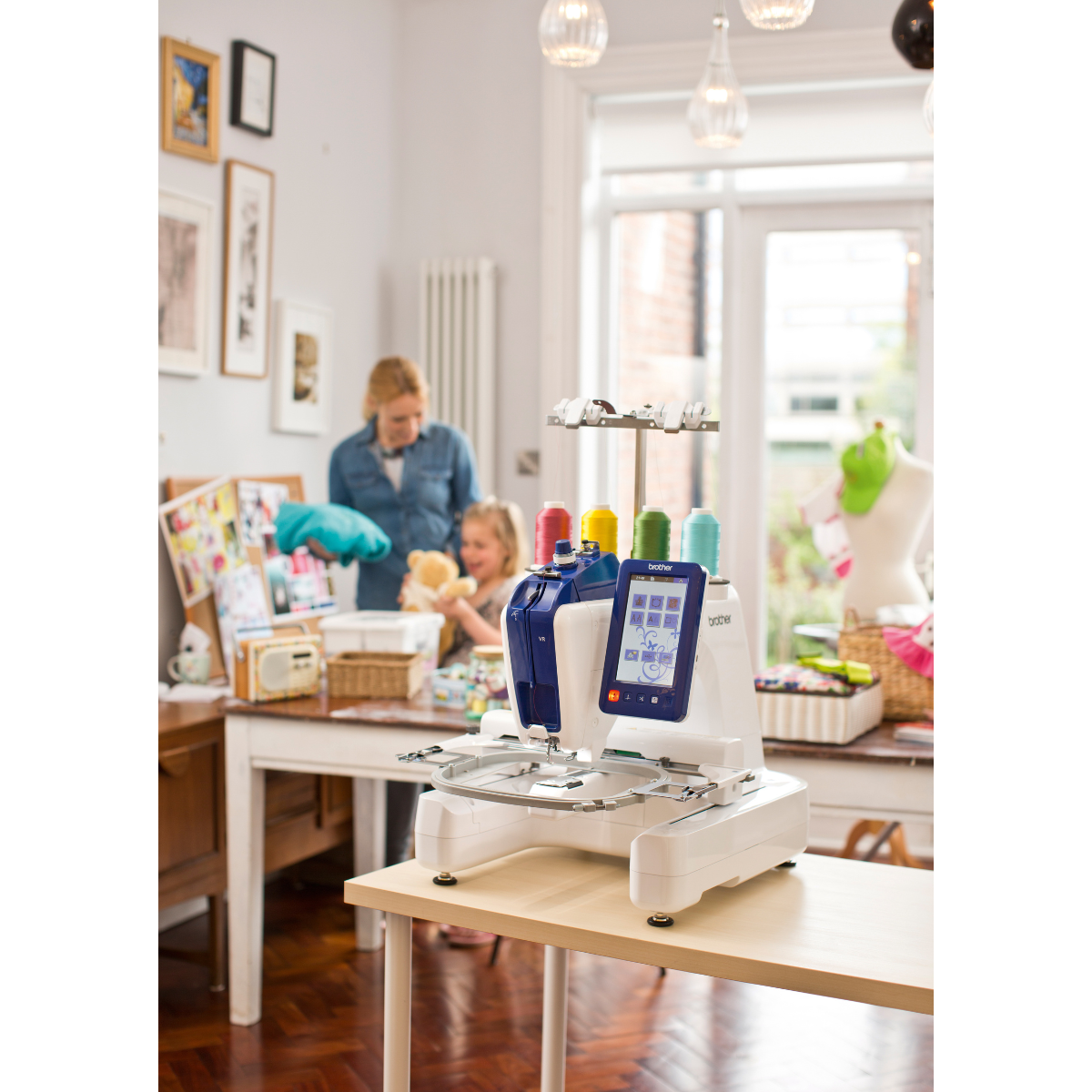Brother VR Macchina da ricamo a braccio libero professionale