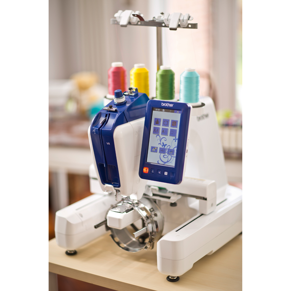 Brother VR Macchina da ricamo a braccio libero professionale