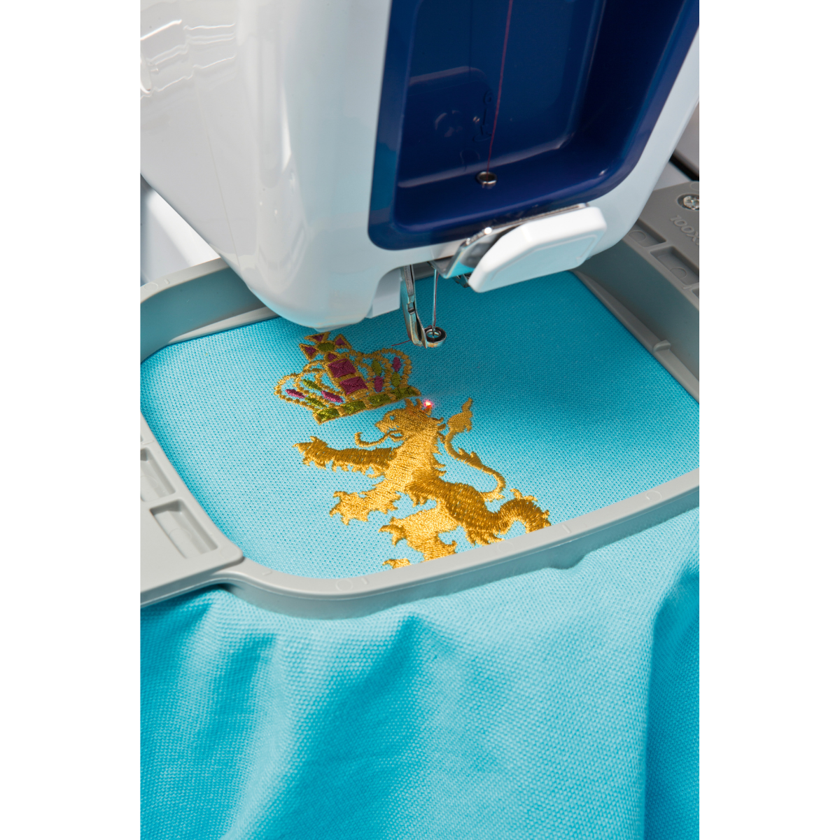 Brother VR Macchina da ricamo a braccio libero professionale