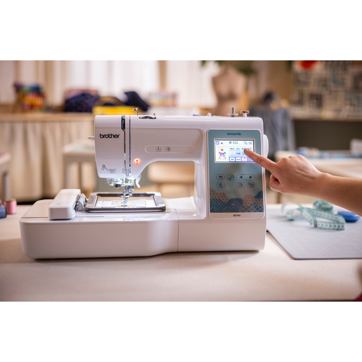 Brother Innov-is M 340e Macchina da ricamo con Telaio Magnetico