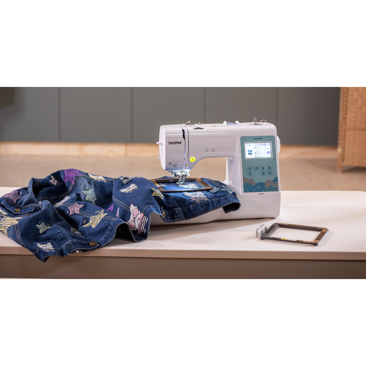 Brother Innov-is M 340e Macchina da ricamo con Telaio Magnetico