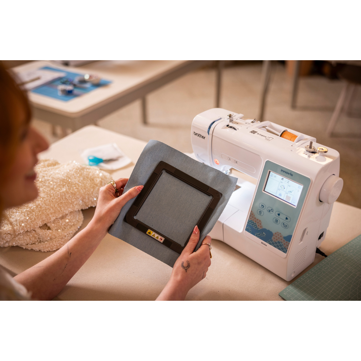 Brother Innov-is M 340e Macchina da ricamo con Telaio Magnetico