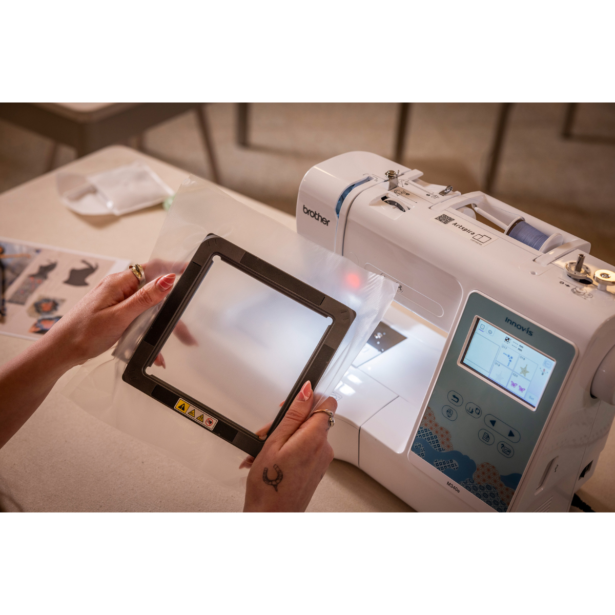 Brother Innov-is M 340e Macchina da ricamo con Telaio Magnetico