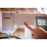 Brother Innov-is M 340e Macchina da ricamo con Telaio Magnetico
