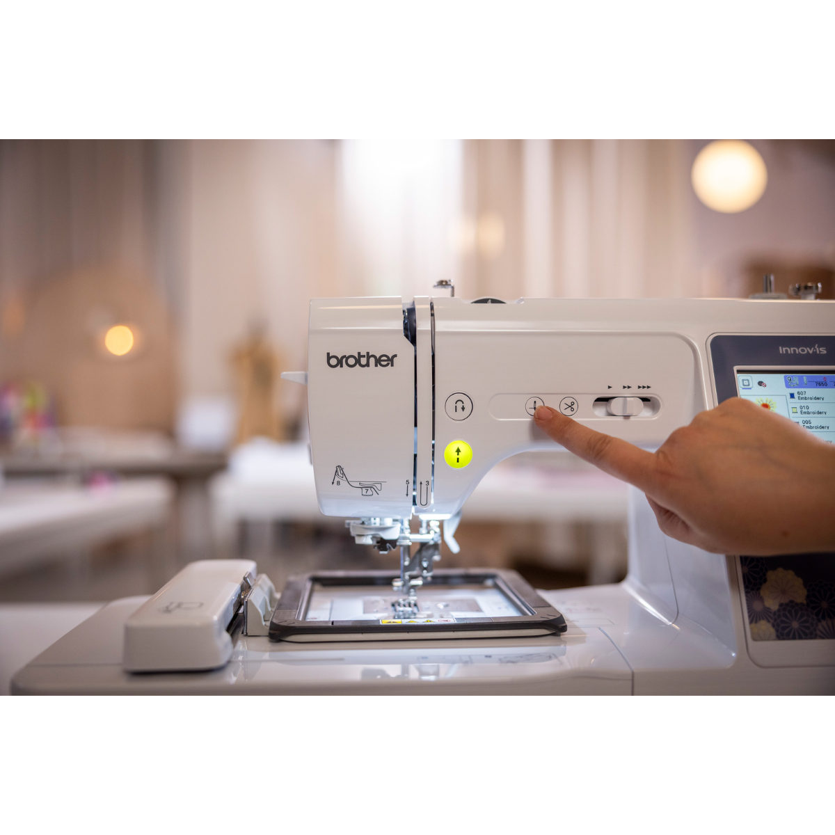 Brother Innov-is M 380 Macchina per cucire e ricamo Elettronica con Telaio Magnetico