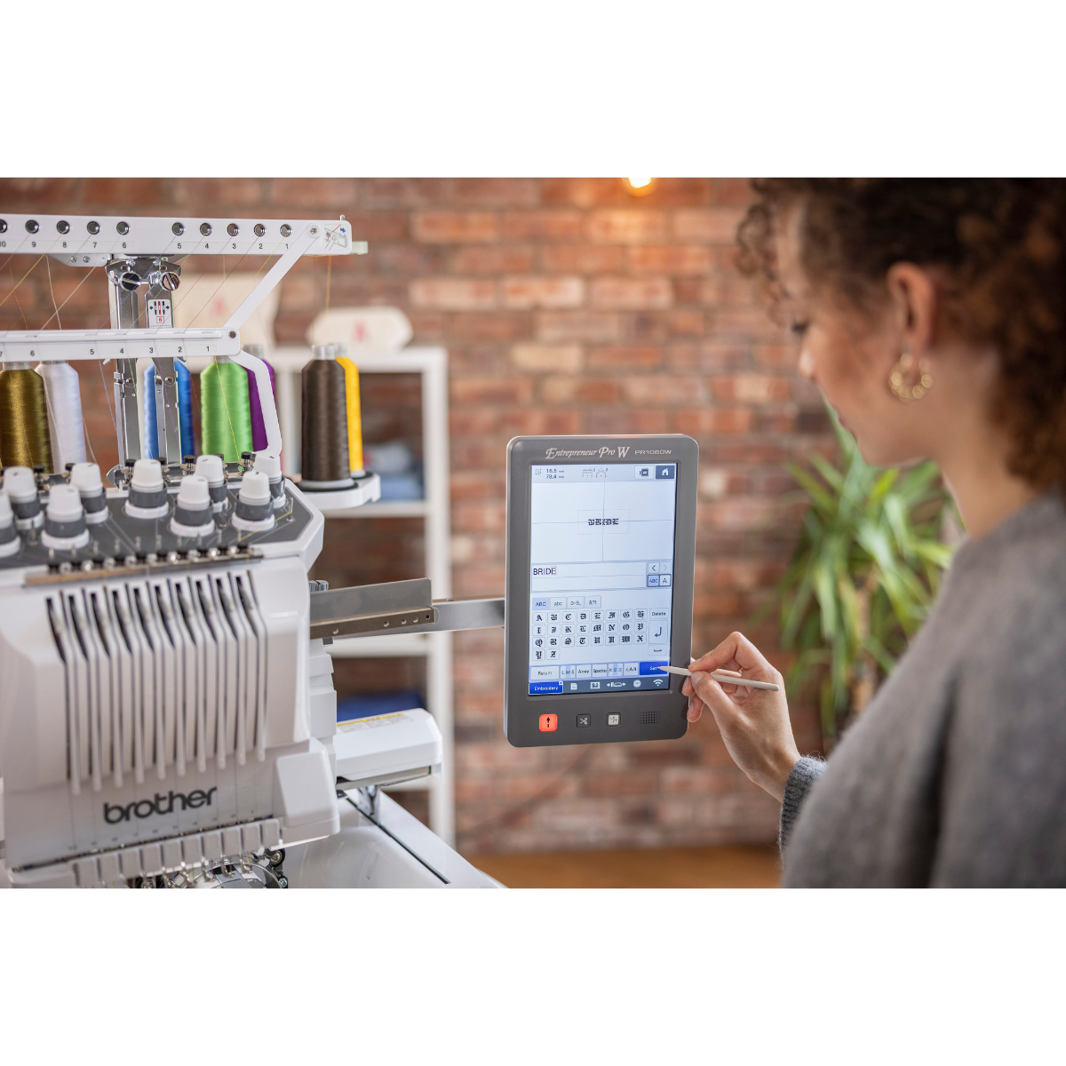 Brother PR 1060W Macchina da ricamo a braccio libero professionale