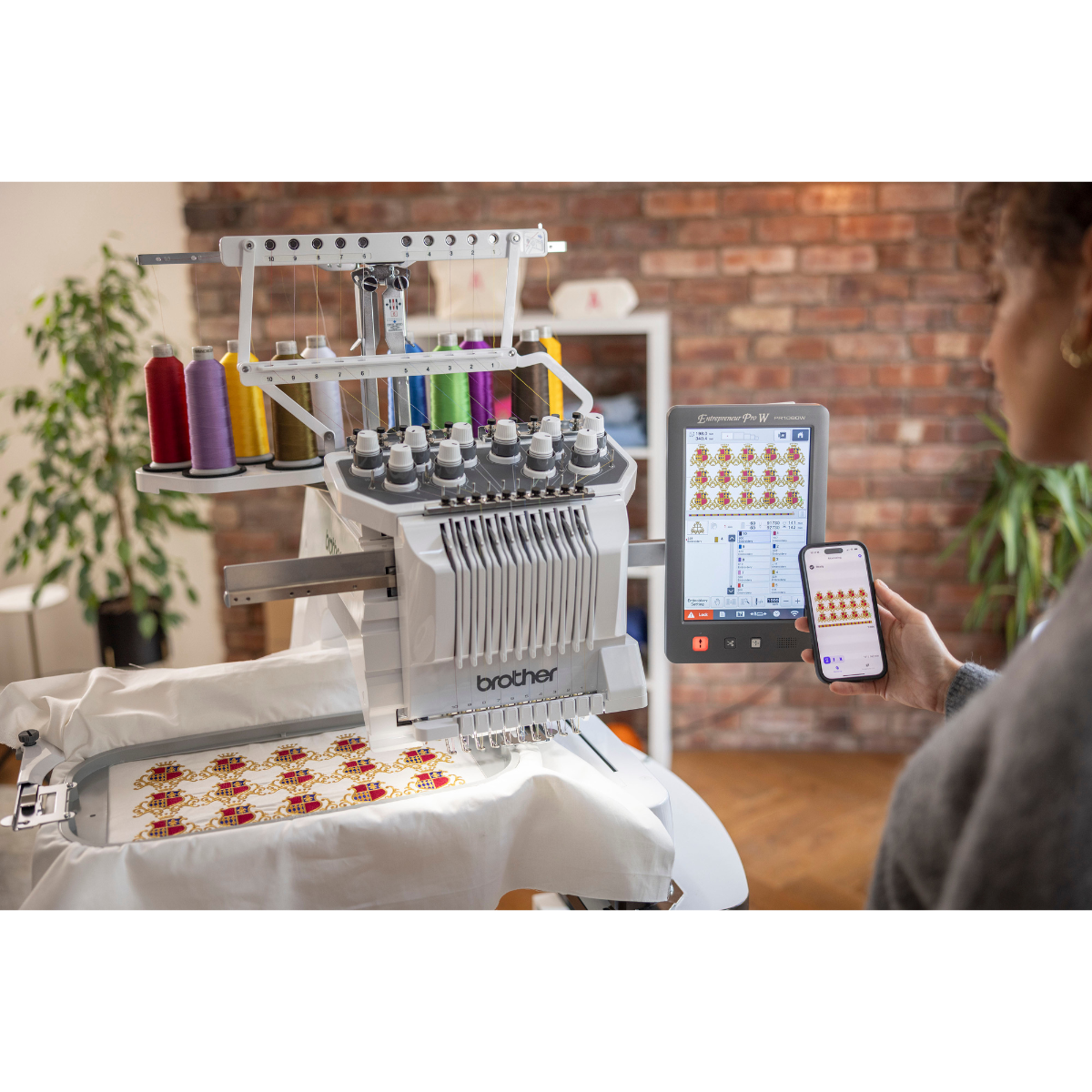 Brother PR 1060W Macchina da ricamo a braccio libero professionale