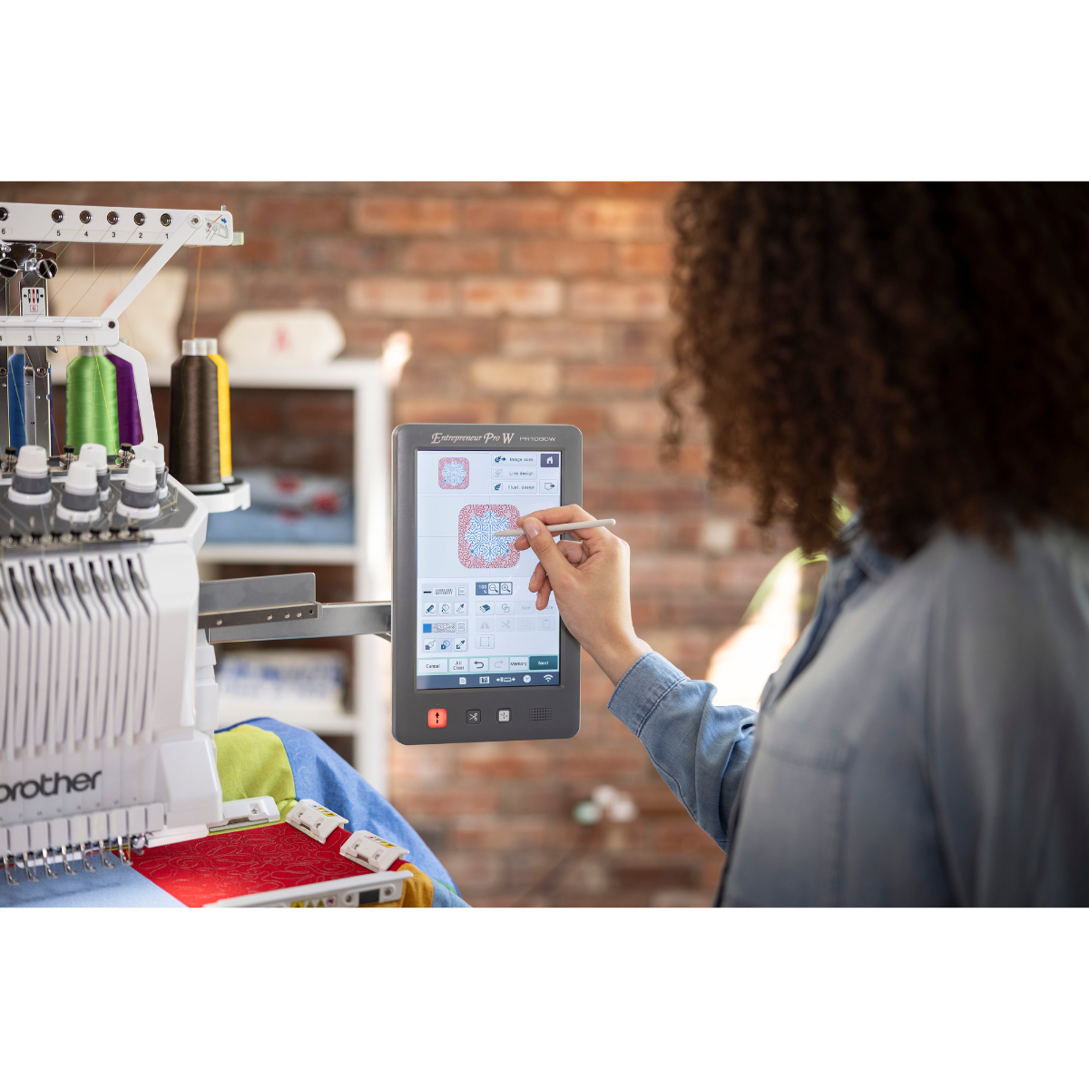Brother PR 1060W Macchina da ricamo a braccio libero professionale