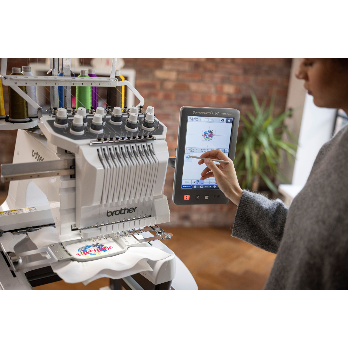Brother PR 1060W Macchina da ricamo a braccio libero professionale
