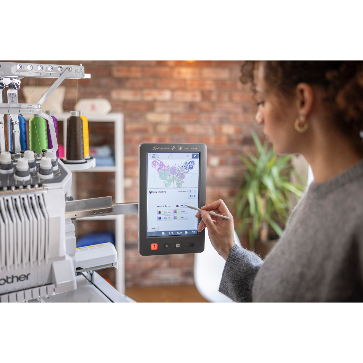 Brother PR 1060W Macchina da ricamo a braccio libero professionale