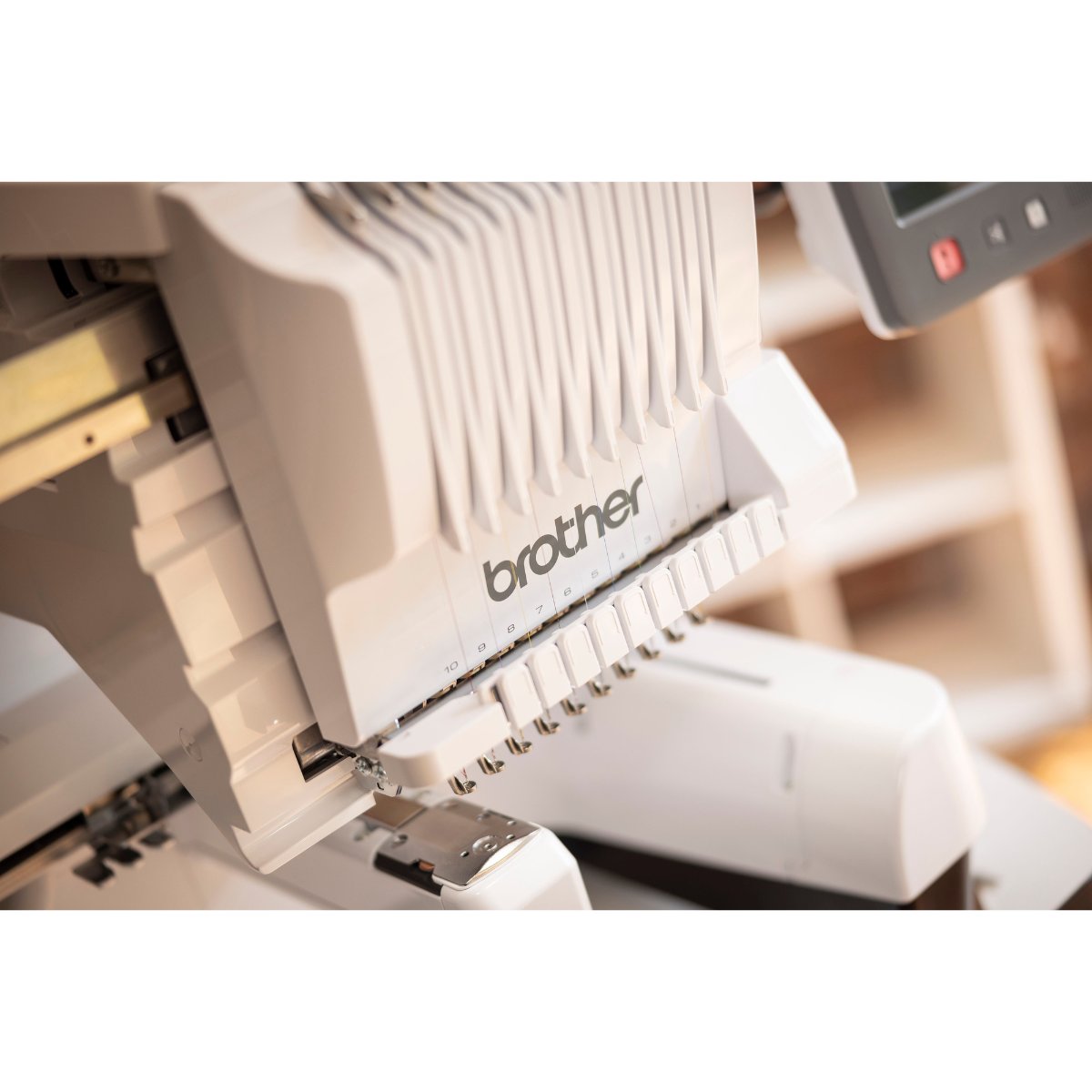 Brother PR 1060W Macchina da ricamo a braccio libero professionale