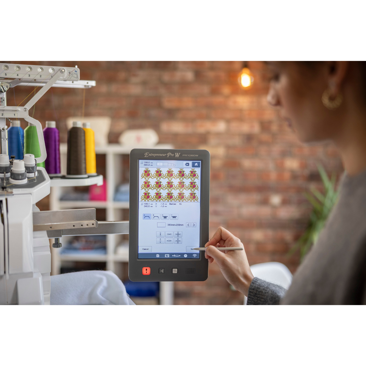 Brother PR 1060W Macchina da ricamo a braccio libero professionale