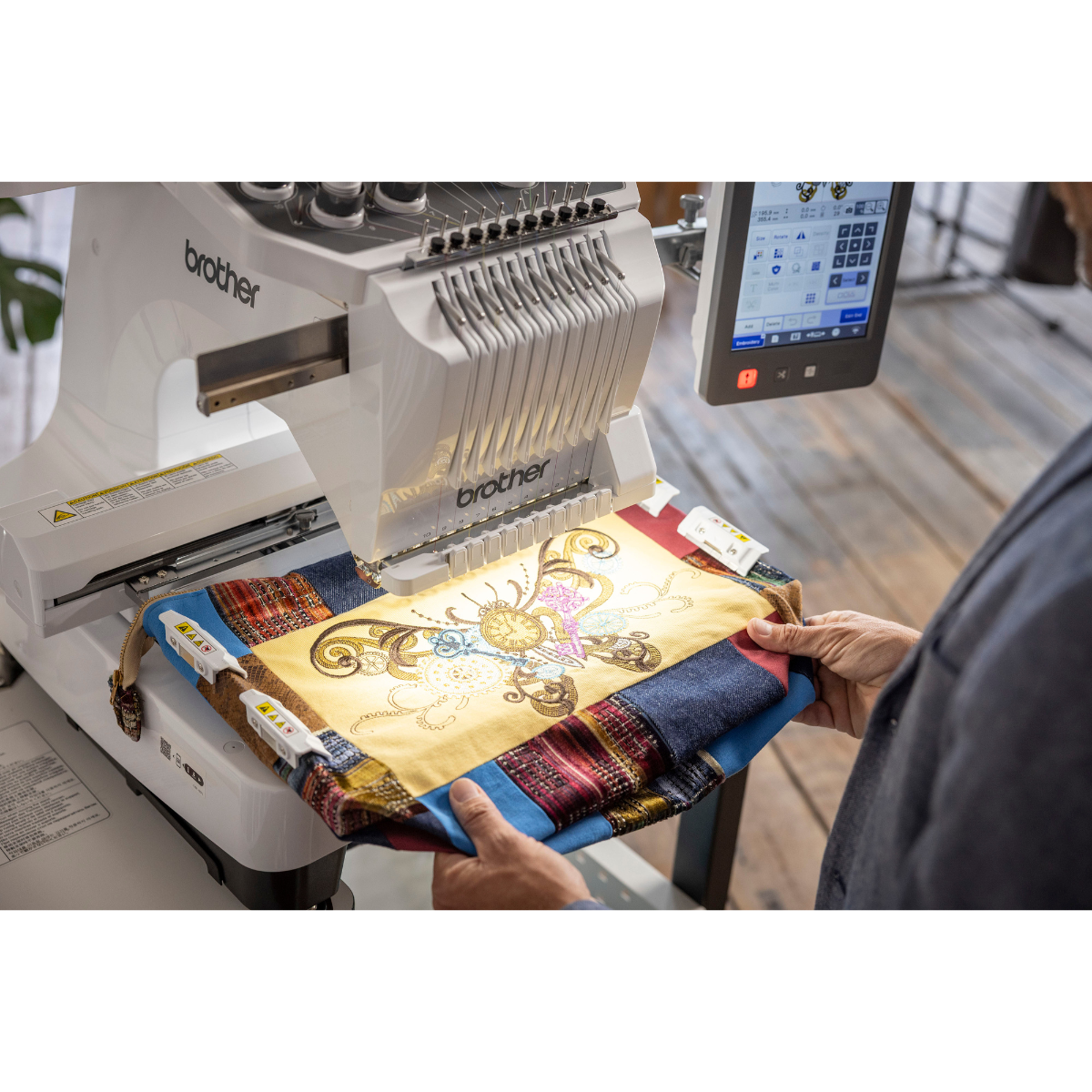 Brother PR 1060W Macchina da ricamo a braccio libero professionale