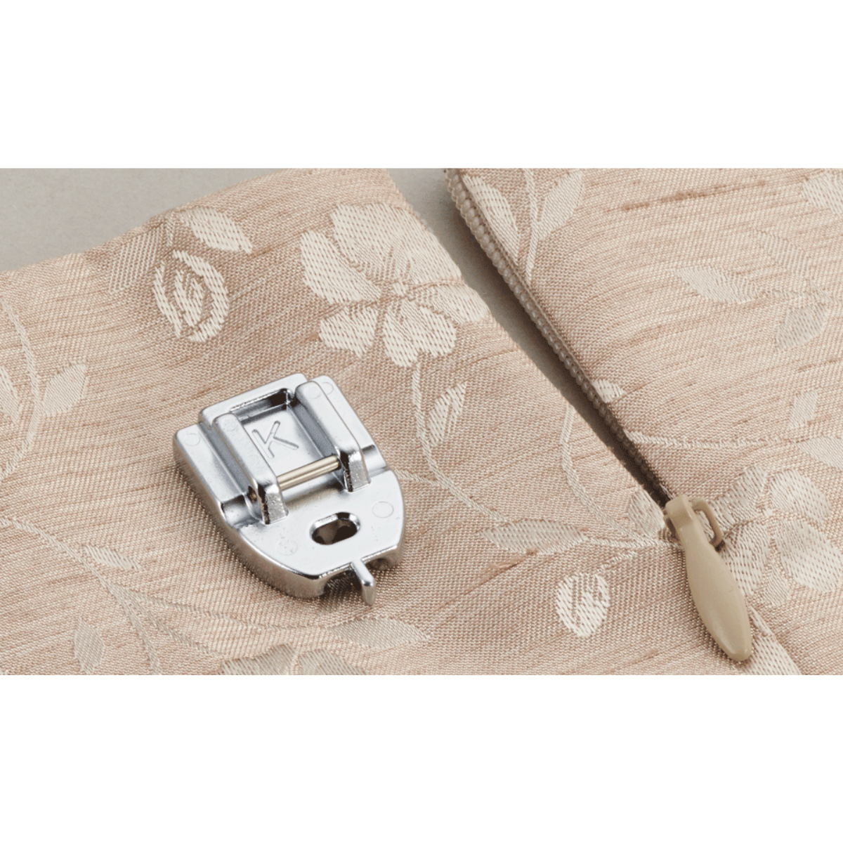 Piedino per cerniere invisibili Brother K F080