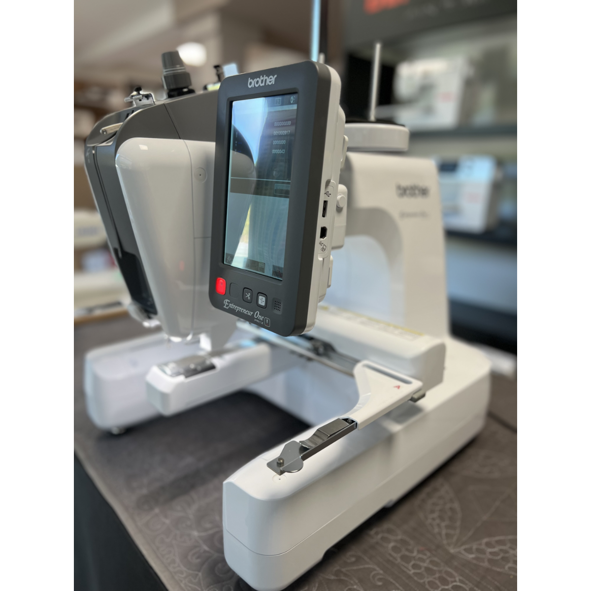 Macchina per ricamo Brother PR1 – Uso dimostrativo