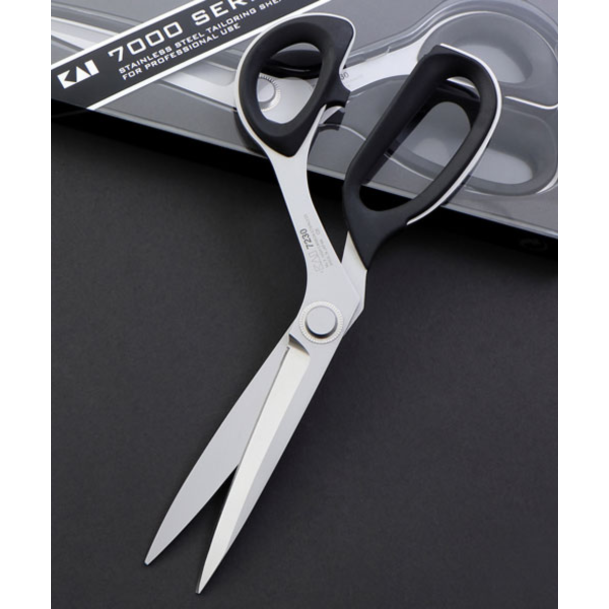 KAI Forbice Professionale 23,00 cm in Carbonio 7230